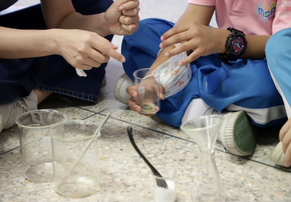 ภาพกิจกรรม  คณะวิทยาศาสตร์และเทคโนโลยี จัดค่ายวิทยาศาสตร์โรงเรียนอนุบาลกำแพงเพชร ระดับชั้นประถมศึกษาปีที่ 1-3