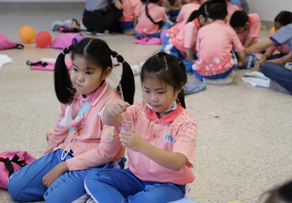 ภาพกิจกรรม  คณะวิทยาศาสตร์และเทคโนโลยี จัดค่ายวิทยาศาสตร์โรงเรียนอนุบาลกำแพงเพชร ระดับชั้นประถมศึกษาปีที่ 1-3