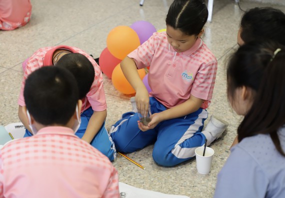 ภาพกิจกรรม  คณะวิทยาศาสตร์และเทคโนโลยี จัดค่ายวิทยาศาสตร์โรงเรียนอนุบาลกำแพงเพชร ระดับชั้นประถมศึกษาปีที่ 1-3