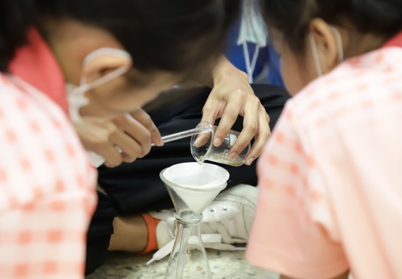 ภาพกิจกรรม  คณะวิทยาศาสตร์และเทคโนโลยี จัดค่ายวิทยาศาสตร์โรงเรียนอนุบาลกำแพงเพชร ระดับชั้นประถมศึกษาปีที่ 1-3