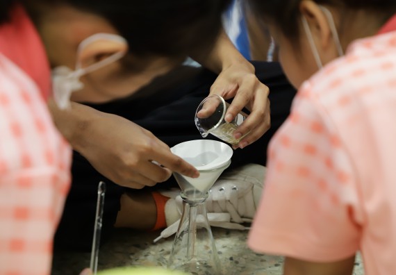 ภาพกิจกรรม  คณะวิทยาศาสตร์และเทคโนโลยี จัดค่ายวิทยาศาสตร์โรงเรียนอนุบาลกำแพงเพชร ระดับชั้นประถมศึกษาปีที่ 1-3