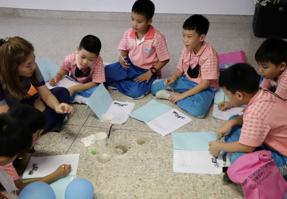 ภาพกิจกรรม  คณะวิทยาศาสตร์และเทคโนโลยี จัดค่ายวิทยาศาสตร์โรงเรียนอนุบาลกำแพงเพชร ระดับชั้นประถมศึกษาปีที่ 1-3