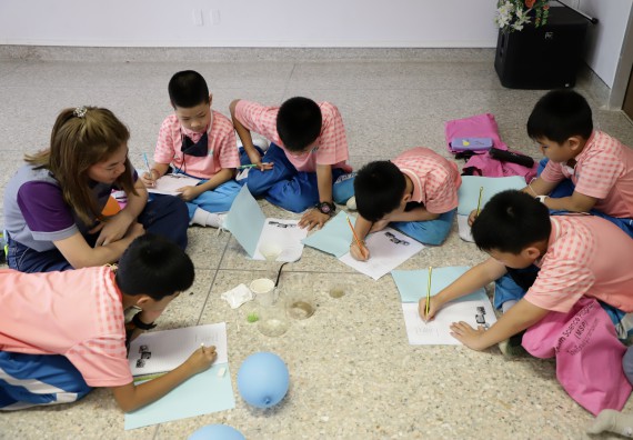 ภาพกิจกรรม  คณะวิทยาศาสตร์และเทคโนโลยี จัดค่ายวิทยาศาสตร์โรงเรียนอนุบาลกำแพงเพชร ระดับชั้นประถมศึกษาปีที่ 1-3