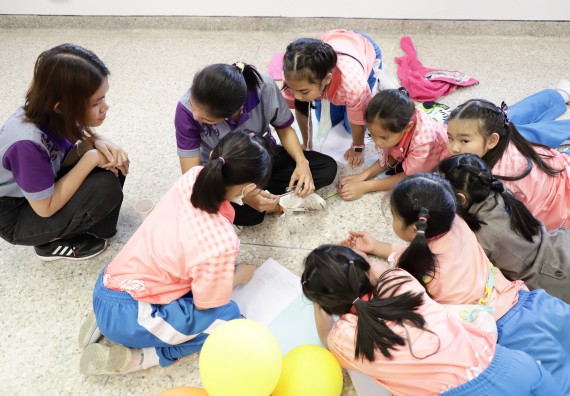 ภาพกิจกรรม  คณะวิทยาศาสตร์และเทคโนโลยี จัดค่ายวิทยาศาสตร์โรงเรียนอนุบาลกำแพงเพชร ระดับชั้นประถมศึกษาปีที่ 1-3