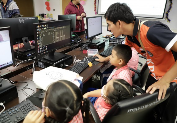 ภาพกิจกรรม  คณะวิทยาศาสตร์และเทคโนโลยี จัดค่ายวิทยาศาสตร์โรงเรียนอนุบาลกำแพงเพชร ระดับชั้นประถมศึกษาปีที่ 1-3