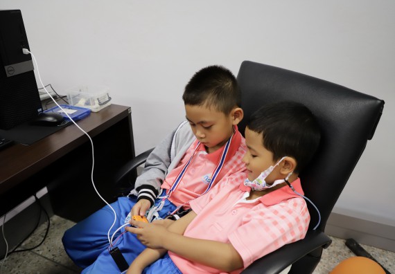 ภาพกิจกรรม  คณะวิทยาศาสตร์และเทคโนโลยี จัดค่ายวิทยาศาสตร์โรงเรียนอนุบาลกำแพงเพชร ระดับชั้นประถมศึกษาปีที่ 1-3