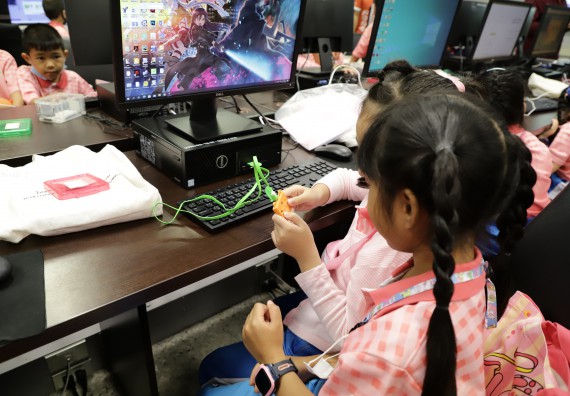 ภาพกิจกรรม  คณะวิทยาศาสตร์และเทคโนโลยี จัดค่ายวิทยาศาสตร์โรงเรียนอนุบาลกำแพงเพชร ระดับชั้นประถมศึกษาปีที่ 1-3