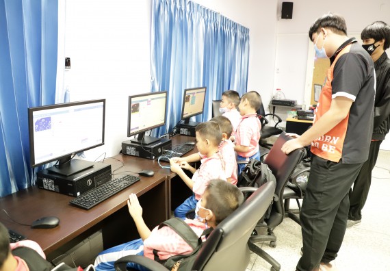 ภาพกิจกรรม  คณะวิทยาศาสตร์และเทคโนโลยี จัดค่ายวิทยาศาสตร์โรงเรียนอนุบาลกำแพงเพชร ระดับชั้นประถมศึกษาปีที่ 1-3