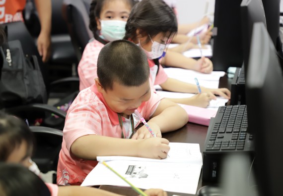 ภาพกิจกรรม  คณะวิทยาศาสตร์และเทคโนโลยี จัดค่ายวิทยาศาสตร์โรงเรียนอนุบาลกำแพงเพชร ระดับชั้นประถมศึกษาปีที่ 1-3