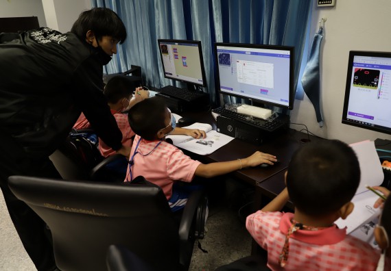 ภาพกิจกรรม  คณะวิทยาศาสตร์และเทคโนโลยี จัดค่ายวิทยาศาสตร์โรงเรียนอนุบาลกำแพงเพชร ระดับชั้นประถมศึกษาปีที่ 1-3