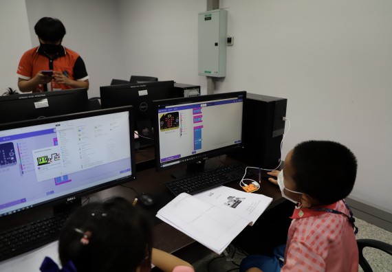 ภาพกิจกรรม  คณะวิทยาศาสตร์และเทคโนโลยี จัดค่ายวิทยาศาสตร์โรงเรียนอนุบาลกำแพงเพชร ระดับชั้นประถมศึกษาปีที่ 1-3