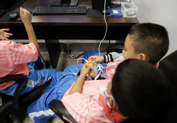 ภาพกิจกรรม  คณะวิทยาศาสตร์และเทคโนโลยี จัดค่ายวิทยาศาสตร์โรงเรียนอนุบาลกำแพงเพชร ระดับชั้นประถมศึกษาปีที่ 1-3