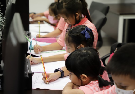 ภาพกิจกรรม  คณะวิทยาศาสตร์และเทคโนโลยี จัดค่ายวิทยาศาสตร์โรงเรียนอนุบาลกำแพงเพชร ระดับชั้นประถมศึกษาปีที่ 1-3