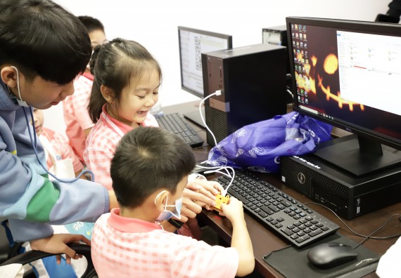 ภาพกิจกรรม  คณะวิทยาศาสตร์และเทคโนโลยี จัดค่ายวิทยาศาสตร์โรงเรียนอนุบาลกำแพงเพชร ระดับชั้นประถมศึกษาปีที่ 1-3