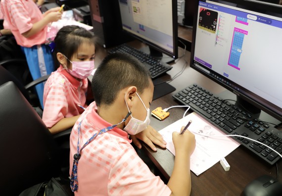 ภาพกิจกรรม  คณะวิทยาศาสตร์และเทคโนโลยี จัดค่ายวิทยาศาสตร์โรงเรียนอนุบาลกำแพงเพชร ระดับชั้นประถมศึกษาปีที่ 1-3