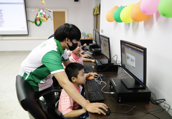 ภาพกิจกรรม  คณะวิทยาศาสตร์และเทคโนโลยี จัดค่ายวิทยาศาสตร์โรงเรียนอนุบาลกำแพงเพชร ระดับชั้นประถมศึกษาปีที่ 1-3