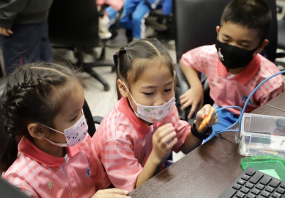 ภาพกิจกรรม  คณะวิทยาศาสตร์และเทคโนโลยี จัดค่ายวิทยาศาสตร์โรงเรียนอนุบาลกำแพงเพชร ระดับชั้นประถมศึกษาปีที่ 1-3