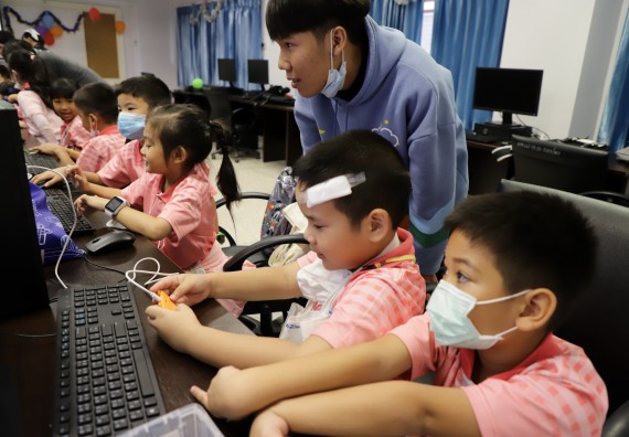 ภาพกิจกรรม  คณะวิทยาศาสตร์และเทคโนโลยี จัดค่ายวิทยาศาสตร์โรงเรียนอนุบาลกำแพงเพชร ระดับชั้นประถมศึกษาปีที่ 1-3