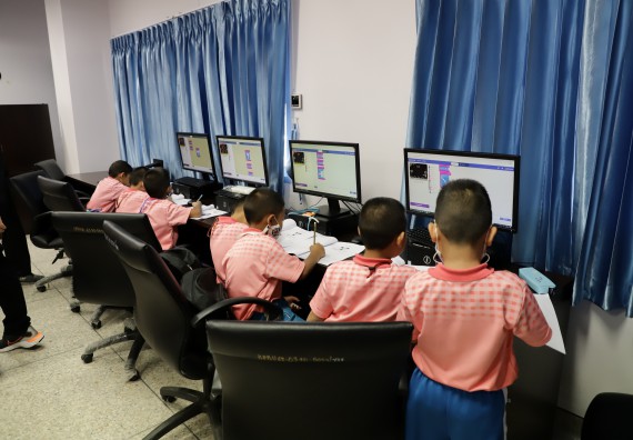 ภาพกิจกรรม  คณะวิทยาศาสตร์และเทคโนโลยี จัดค่ายวิทยาศาสตร์โรงเรียนอนุบาลกำแพงเพชร ระดับชั้นประถมศึกษาปีที่ 1-3