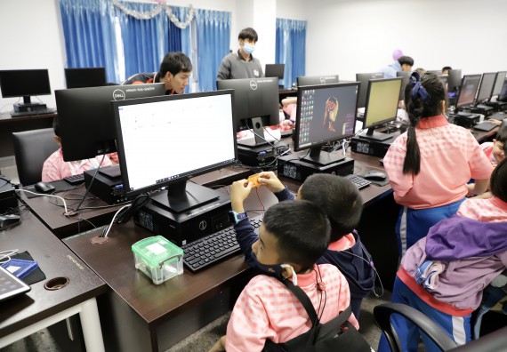 ภาพกิจกรรม  คณะวิทยาศาสตร์และเทคโนโลยี จัดค่ายวิทยาศาสตร์โรงเรียนอนุบาลกำแพงเพชร ระดับชั้นประถมศึกษาปีที่ 1-3