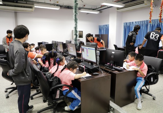 ภาพกิจกรรม  คณะวิทยาศาสตร์และเทคโนโลยี จัดค่ายวิทยาศาสตร์โรงเรียนอนุบาลกำแพงเพชร ระดับชั้นประถมศึกษาปีที่ 1-3