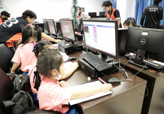 ภาพกิจกรรม  คณะวิทยาศาสตร์และเทคโนโลยี จัดค่ายวิทยาศาสตร์โรงเรียนอนุบาลกำแพงเพชร ระดับชั้นประถมศึกษาปีที่ 1-3