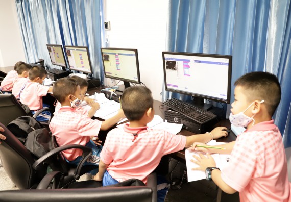 ภาพกิจกรรม  คณะวิทยาศาสตร์และเทคโนโลยี จัดค่ายวิทยาศาสตร์โรงเรียนอนุบาลกำแพงเพชร ระดับชั้นประถมศึกษาปีที่ 1-3