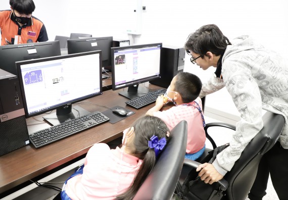 ภาพกิจกรรม  คณะวิทยาศาสตร์และเทคโนโลยี จัดค่ายวิทยาศาสตร์โรงเรียนอนุบาลกำแพงเพชร ระดับชั้นประถมศึกษาปีที่ 1-3