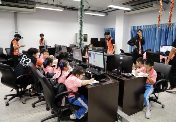 ภาพกิจกรรม  คณะวิทยาศาสตร์และเทคโนโลยี จัดค่ายวิทยาศาสตร์โรงเรียนอนุบาลกำแพงเพชร ระดับชั้นประถมศึกษาปีที่ 1-3