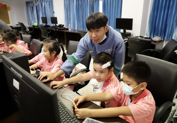 ภาพกิจกรรม  คณะวิทยาศาสตร์และเทคโนโลยี จัดค่ายวิทยาศาสตร์โรงเรียนอนุบาลกำแพงเพชร ระดับชั้นประถมศึกษาปีที่ 1-3