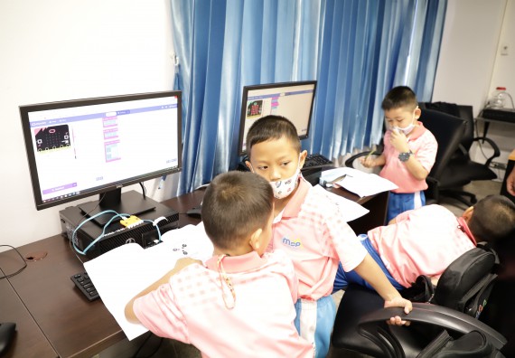 ภาพกิจกรรม  คณะวิทยาศาสตร์และเทคโนโลยี จัดค่ายวิทยาศาสตร์โรงเรียนอนุบาลกำแพงเพชร ระดับชั้นประถมศึกษาปีที่ 1-3