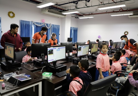 ภาพกิจกรรม  คณะวิทยาศาสตร์และเทคโนโลยี จัดค่ายวิทยาศาสตร์โรงเรียนอนุบาลกำแพงเพชร ระดับชั้นประถมศึกษาปีที่ 1-3