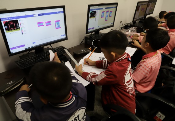 ภาพกิจกรรม  คณะวิทยาศาสตร์และเทคโนโลยี จัดค่ายวิทยาศาสตร์โรงเรียนอนุบาลกำแพงเพชร ระดับชั้นประถมศึกษาปีที่ 1-3