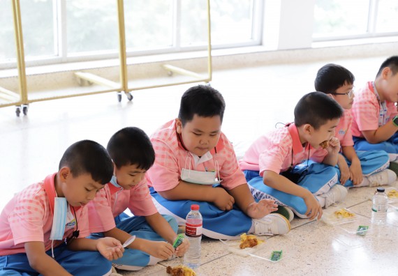 ภาพกิจกรรม  คณะวิทยาศาสตร์และเทคโนโลยี จัดค่ายวิทยาศาสตร์โรงเรียนอนุบาลกำแพงเพชร ระดับชั้นประถมศึกษาปีที่ 1-3