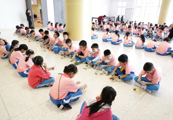 ภาพกิจกรรม  คณะวิทยาศาสตร์และเทคโนโลยี จัดค่ายวิทยาศาสตร์โรงเรียนอนุบาลกำแพงเพชร ระดับชั้นประถมศึกษาปีที่ 1-3