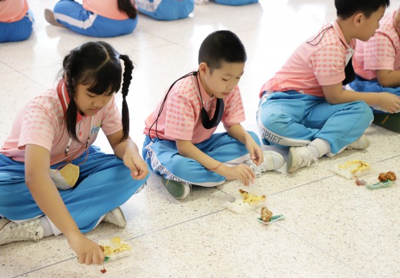 ภาพกิจกรรม  คณะวิทยาศาสตร์และเทคโนโลยี จัดค่ายวิทยาศาสตร์โรงเรียนอนุบาลกำแพงเพชร ระดับชั้นประถมศึกษาปีที่ 1-3