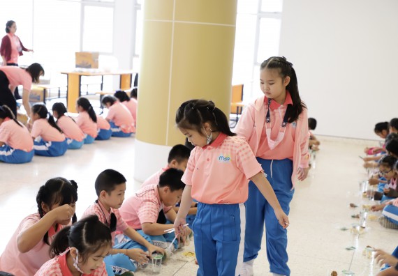 ภาพกิจกรรม  คณะวิทยาศาสตร์และเทคโนโลยี จัดค่ายวิทยาศาสตร์โรงเรียนอนุบาลกำแพงเพชร ระดับชั้นประถมศึกษาปีที่ 1-3