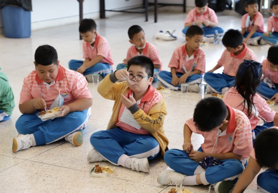 ภาพกิจกรรม  คณะวิทยาศาสตร์และเทคโนโลยี จัดค่ายวิทยาศาสตร์โรงเรียนอนุบาลกำแพงเพชร ระดับชั้นประถมศึกษาปีที่ 1-3