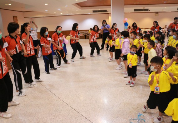 ภาพกิจกรรม คณะวิทยาศาสตร์และเทคโนโลยี จัดค่ายวิทยาศาสตร์โรงเรียนสาธิตฯ ระดับอนุบาล 1-2