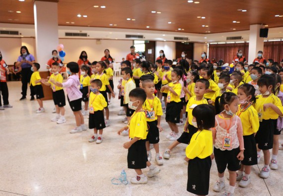 ภาพกิจกรรม คณะวิทยาศาสตร์และเทคโนโลยี จัดค่ายวิทยาศาสตร์โรงเรียนสาธิตฯ ระดับอนุบาล 1-2