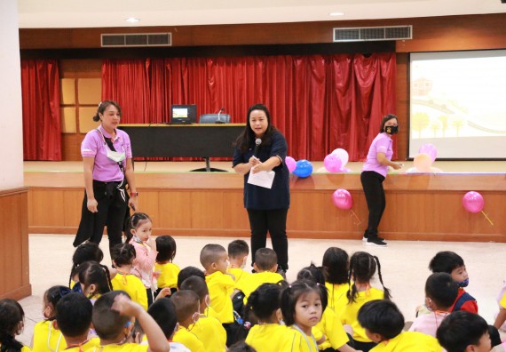 ภาพกิจกรรม คณะวิทยาศาสตร์และเทคโนโลยี จัดค่ายวิทยาศาสตร์โรงเรียนสาธิตฯ ระดับอนุบาล 1-2