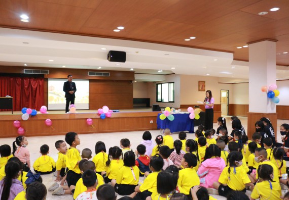 ภาพกิจกรรม คณะวิทยาศาสตร์และเทคโนโลยี จัดค่ายวิทยาศาสตร์โรงเรียนสาธิตฯ ระดับอนุบาล 1-2