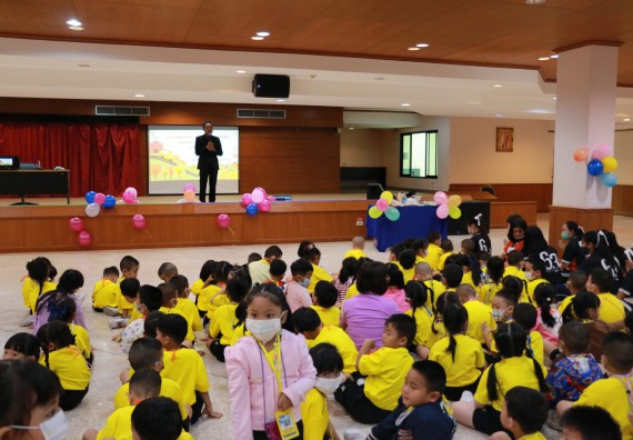 ภาพกิจกรรม คณะวิทยาศาสตร์และเทคโนโลยี จัดค่ายวิทยาศาสตร์โรงเรียนสาธิตฯ ระดับอนุบาล 1-2
