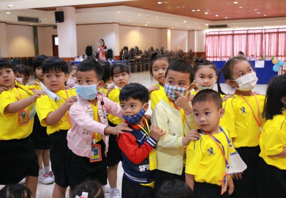 ภาพกิจกรรม คณะวิทยาศาสตร์และเทคโนโลยี จัดค่ายวิทยาศาสตร์โรงเรียนสาธิตฯ ระดับอนุบาล 1-2