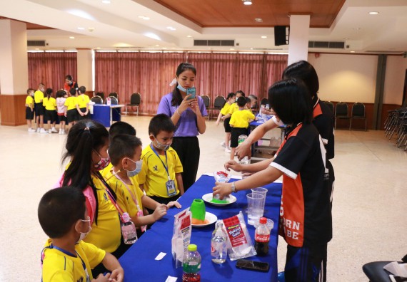 ภาพกิจกรรม คณะวิทยาศาสตร์และเทคโนโลยี จัดค่ายวิทยาศาสตร์โรงเรียนสาธิตฯ ระดับอนุบาล 1-2
