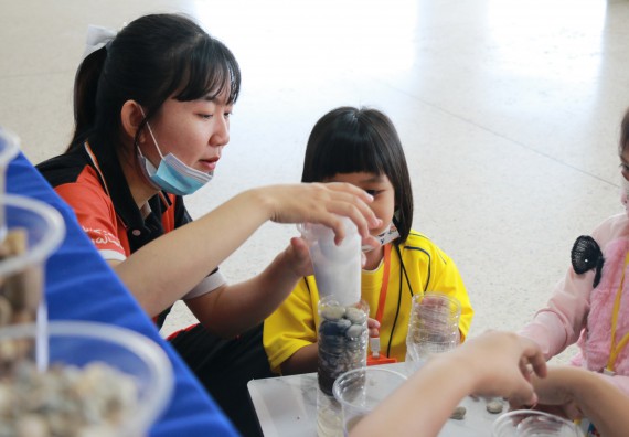 ภาพกิจกรรม คณะวิทยาศาสตร์และเทคโนโลยี จัดค่ายวิทยาศาสตร์โรงเรียนสาธิตฯ ระดับอนุบาล 1-2