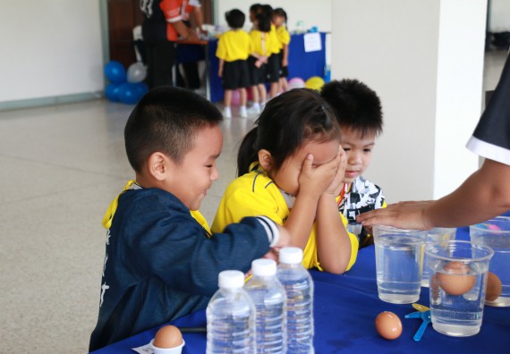 ภาพกิจกรรม คณะวิทยาศาสตร์และเทคโนโลยี จัดค่ายวิทยาศาสตร์โรงเรียนสาธิตฯ ระดับอนุบาล 1-2