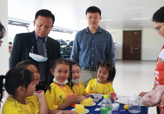 ภาพกิจกรรม คณะวิทยาศาสตร์และเทคโนโลยี จัดค่ายวิทยาศาสตร์โรงเรียนสาธิตฯ ระดับอนุบาล 1-2