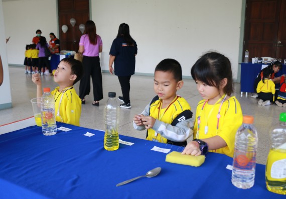 ภาพกิจกรรม คณะวิทยาศาสตร์และเทคโนโลยี จัดค่ายวิทยาศาสตร์โรงเรียนสาธิตฯ ระดับอนุบาล 1-2