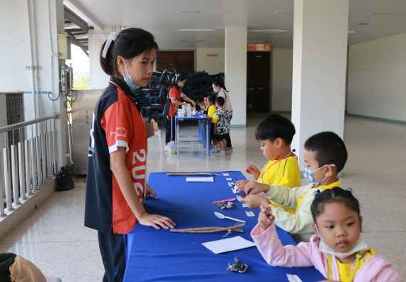 ภาพกิจกรรม คณะวิทยาศาสตร์และเทคโนโลยี จัดค่ายวิทยาศาสตร์โรงเรียนสาธิตฯ ระดับอนุบาล 1-2
